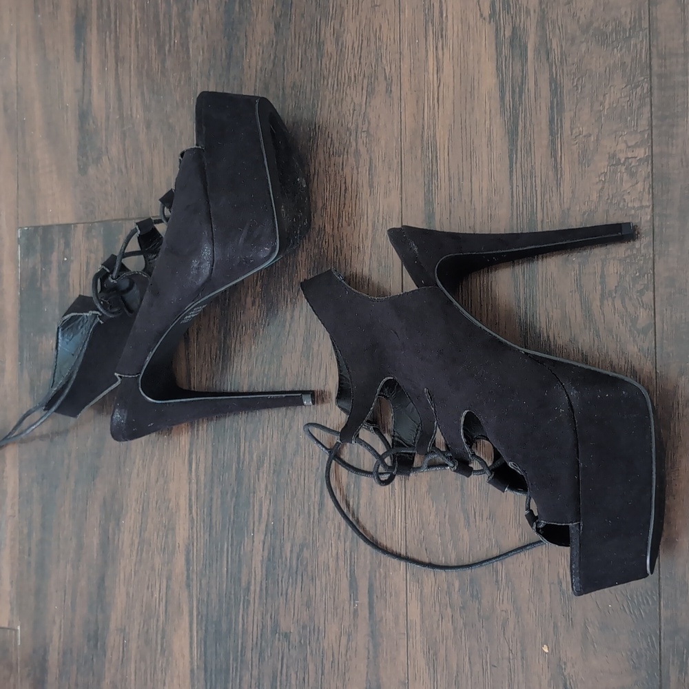 Last Offer Before Donation: Cathy Jean Suede Heels - Picture 2 of 4